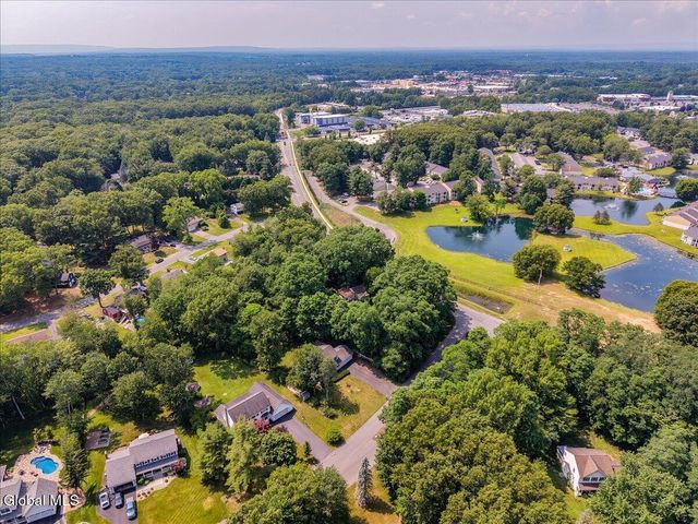 3 Cindy Lane, Halfmoon, NY 12065