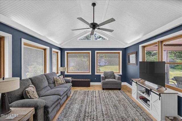 3 Cindy Lane, Halfmoon, NY 12065