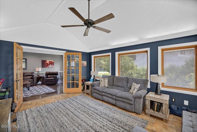 3 Cindy Lane, Halfmoon, NY 12065