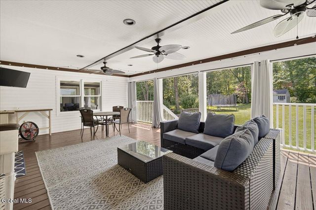 3 Cindy Lane, Halfmoon, NY 12065