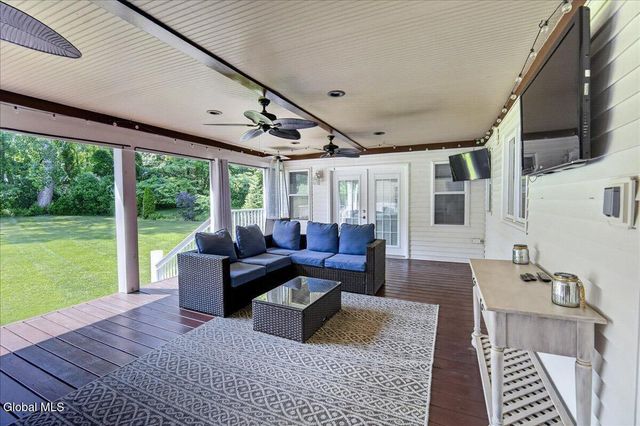 3 Cindy Lane, Halfmoon, NY 12065