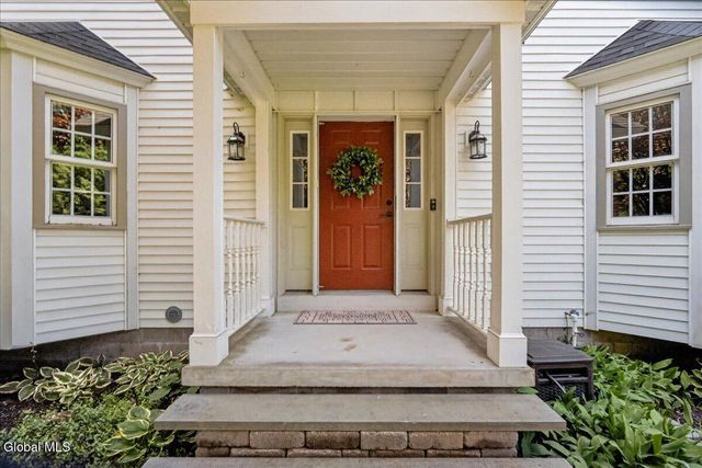 3 Cindy Lane, Halfmoon, NY 12065