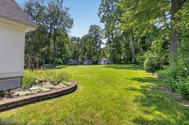 3 Cindy Lane, Halfmoon, NY 12065