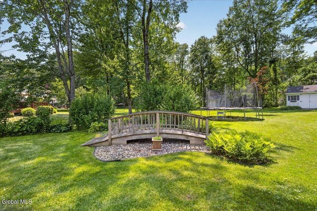 3 Cindy Lane, Halfmoon, NY 12065