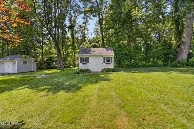 3 Cindy Lane, Halfmoon, NY 12065