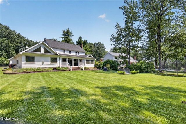 3 Cindy Lane, Halfmoon, NY 12065