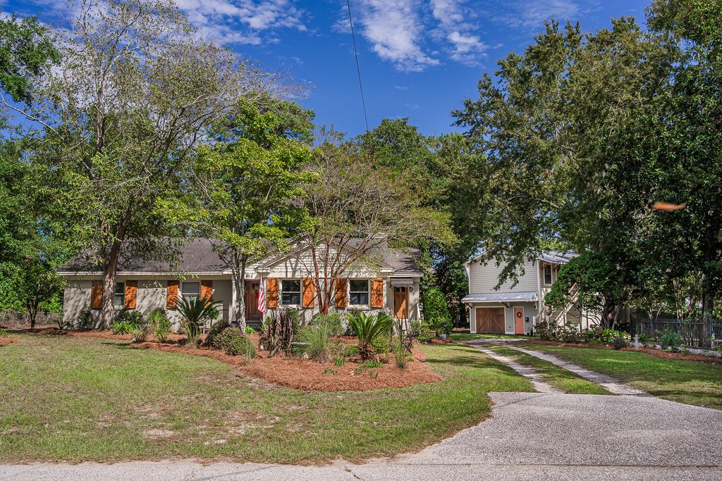 933 Lakeview Drive, Mount Pleasant, SC 29464