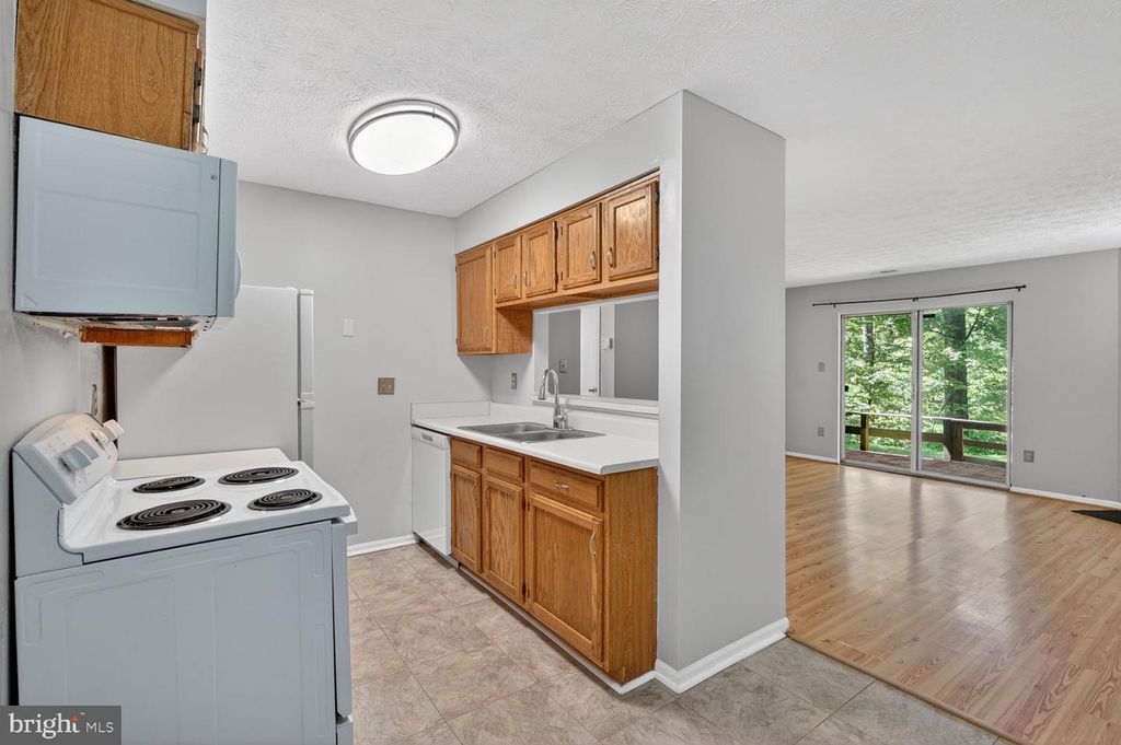 Image 10 of property listing at 11430 LITTLE PATUXENT PKWY #801, Columbia, MD 21044
