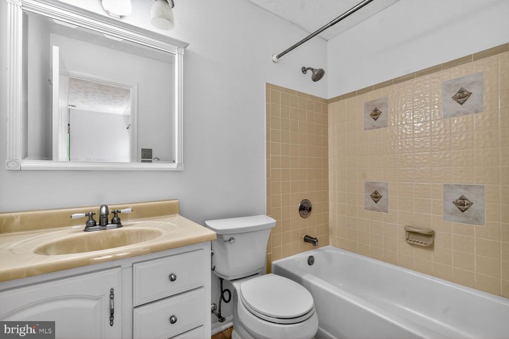 Image 12 of property listing at 11430 LITTLE PATUXENT PKWY #801, Columbia, MD 21044