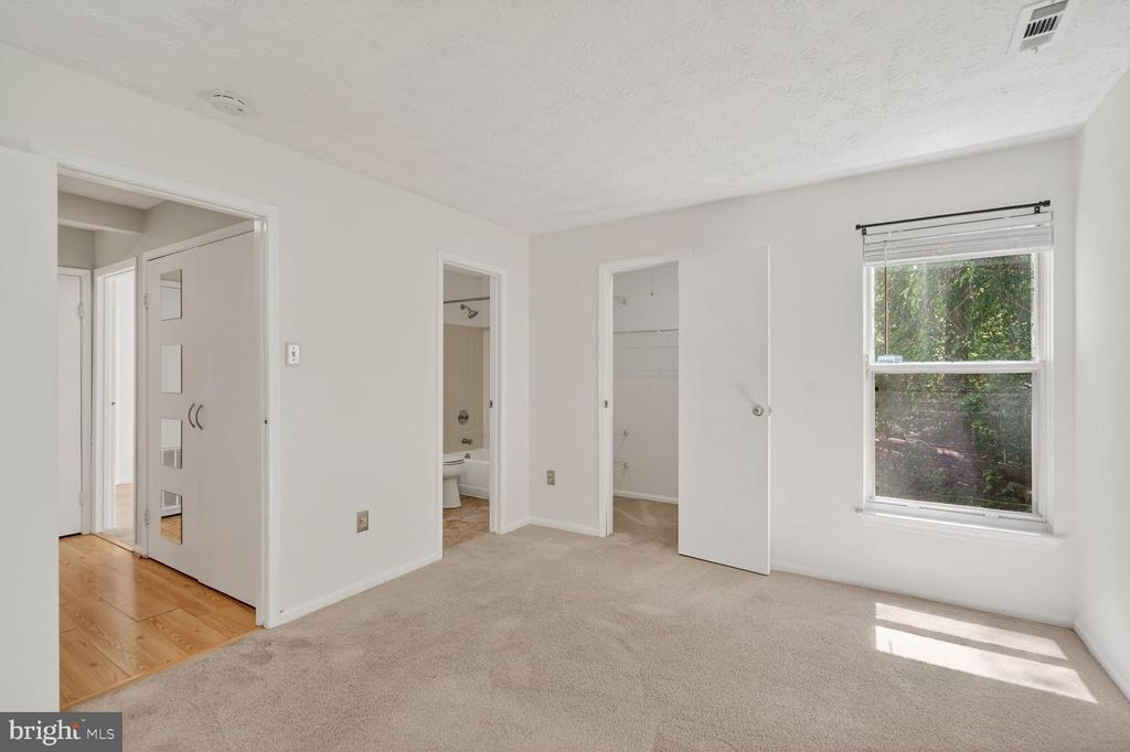 Image 15 of property listing at 11430 LITTLE PATUXENT PKWY #801, Columbia, MD 21044