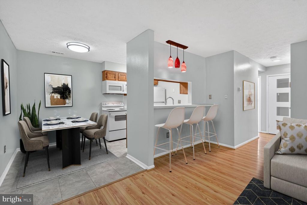 Image 3 of property listing at 11430 LITTLE PATUXENT PKWY #801, Columbia, MD 21044