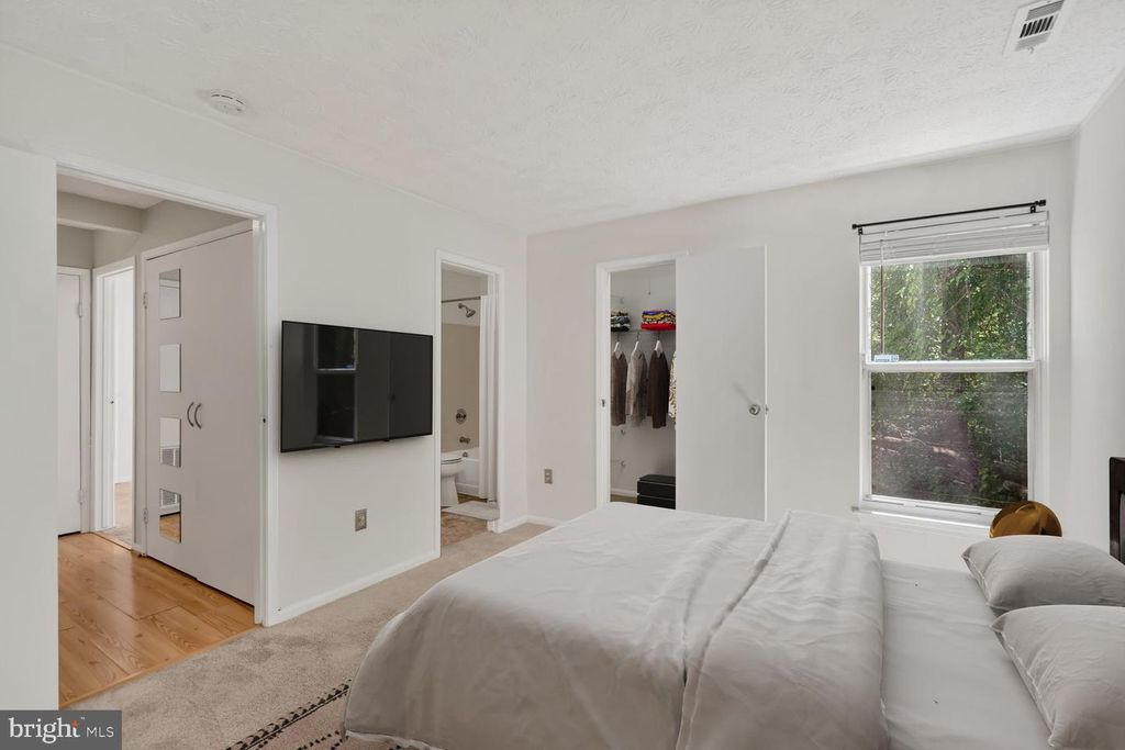 Image 5 of property listing at 11430 LITTLE PATUXENT PKWY #801, Columbia, MD 21044