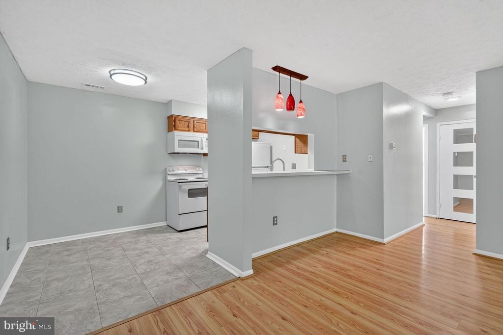 Image 8 of property listing at 11430 LITTLE PATUXENT PKWY #801, Columbia, MD 21044