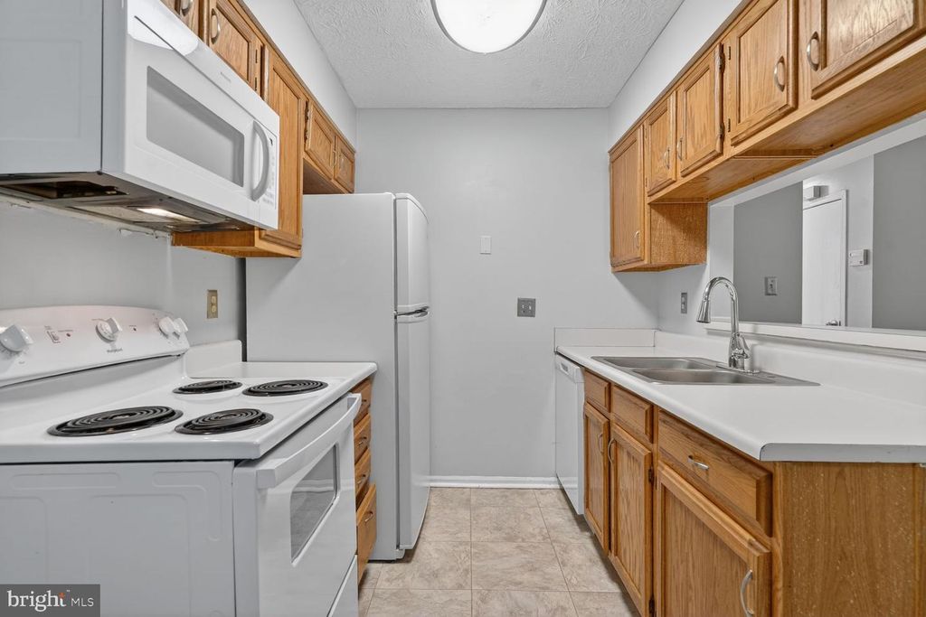 Image 9 of property listing at 11430 LITTLE PATUXENT PKWY #801, Columbia, MD 21044