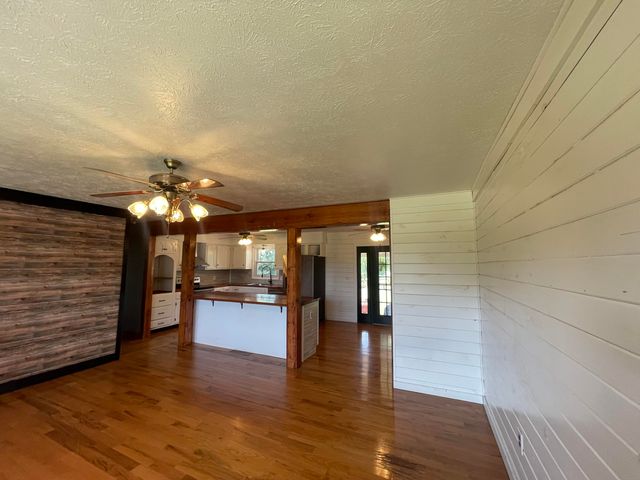 35 Barker Spur Road, Lily, KY 40740