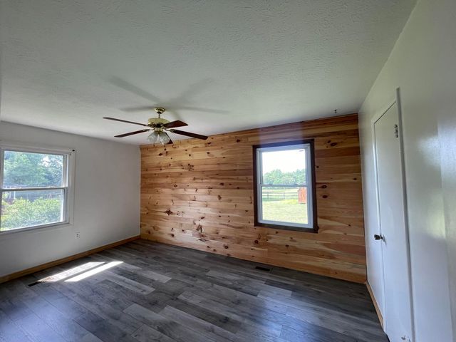 35 Barker Spur Road, Lily, KY 40740