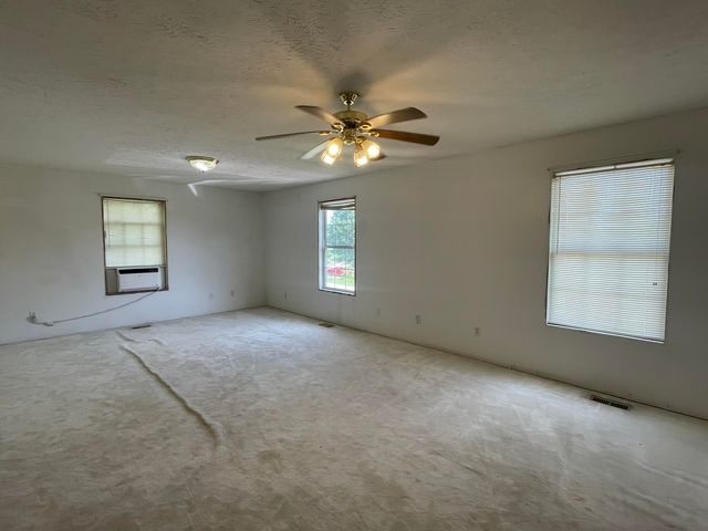 35 Barker Spur Road, Lily, KY 40740