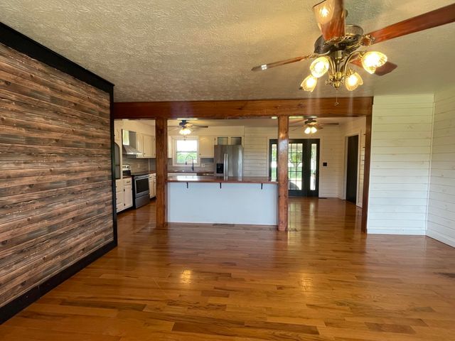 35 Barker Spur Road, Lily, KY 40740