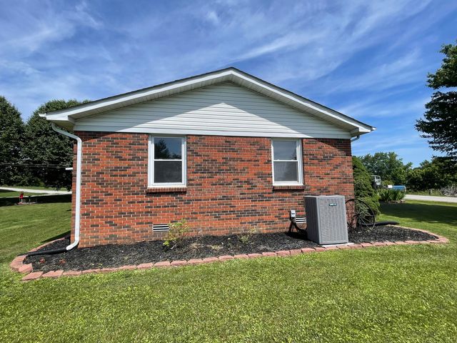 35 Barker Spur Road, Lily, KY 40740