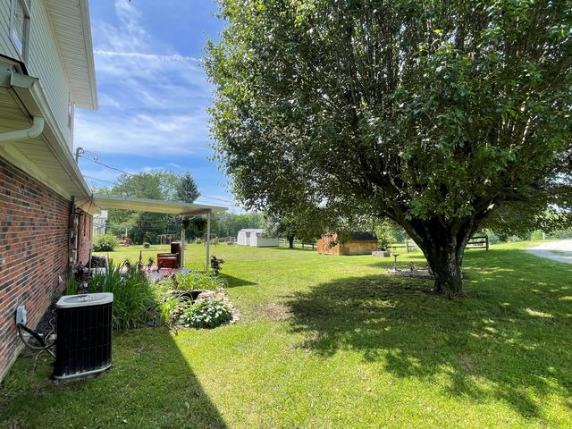 35 Barker Spur Road, Lily, KY 40740