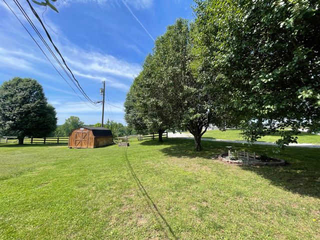 35 Barker Spur Road, Lily, KY 40740