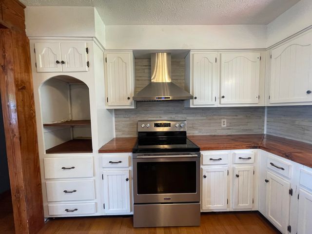 35 Barker Spur Road, Lily, KY 40740