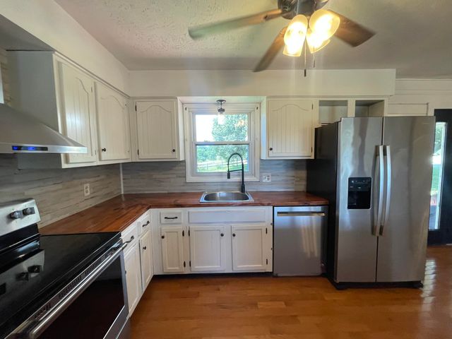 35 Barker Spur Road, Lily, KY 40740