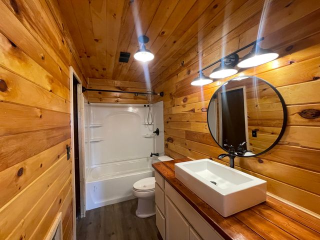 35 Barker Spur Road, Lily, KY 40740