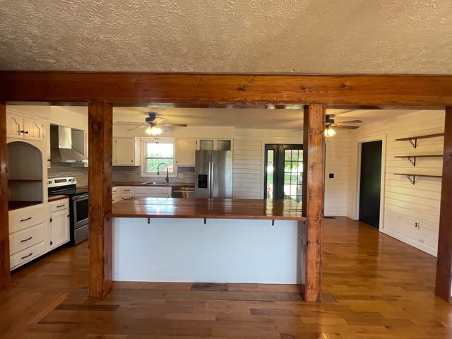 35 Barker Spur Road, Lily, KY 40740