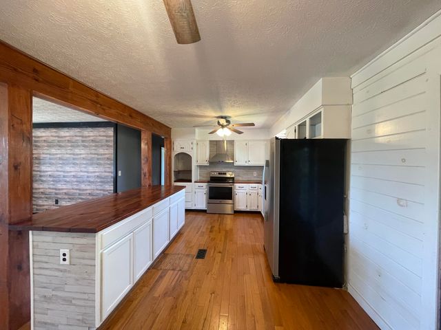 35 Barker Spur Road, Lily, KY 40740