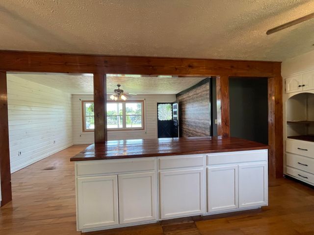 35 Barker Spur Road, Lily, KY 40740