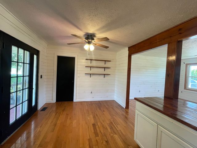 35 Barker Spur Road, Lily, KY 40740