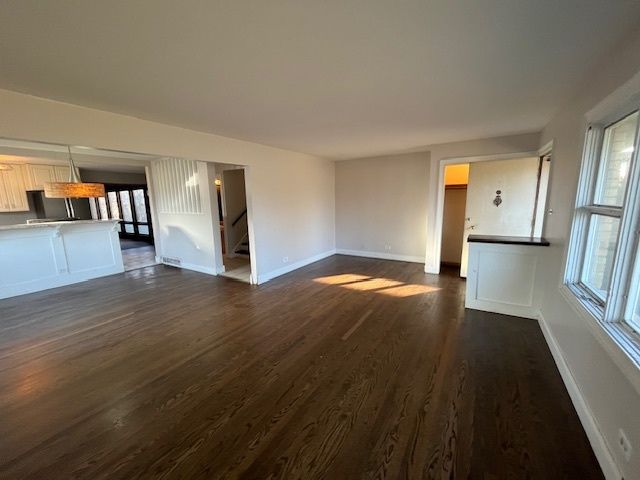 5009 W 101st Street, Oak Lawn, IL 60453