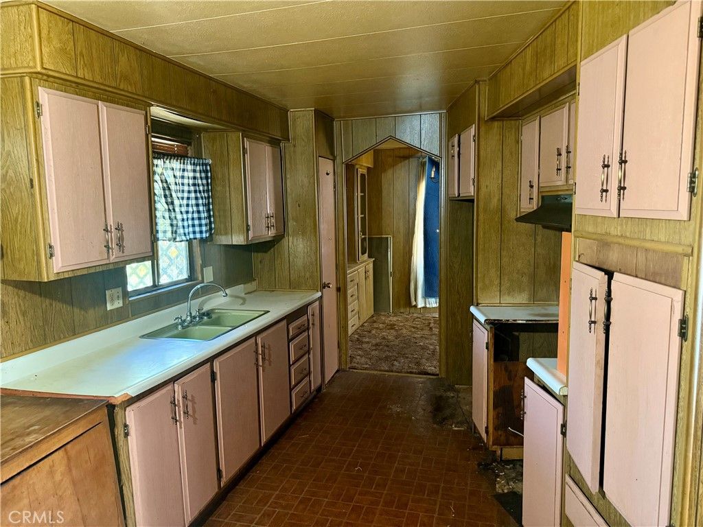 Image 4 of property listing at 4023 Hemlock, Clearlake, CA 95422