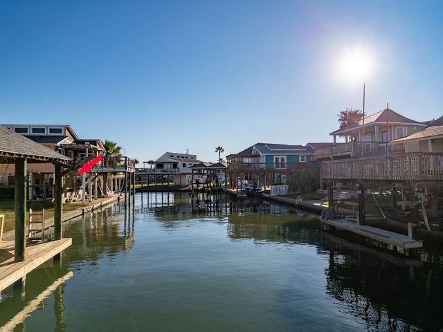 16605 Sandpiper Road, Jamaica Beach, TX 77554