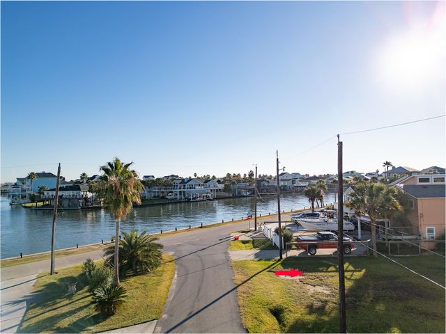 16605 Sandpiper Road, Jamaica Beach, TX 77554