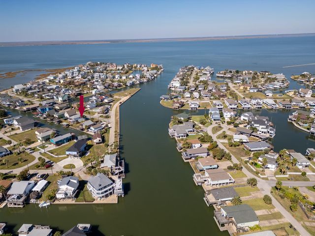 16605 Sandpiper Road, Jamaica Beach, TX 77554