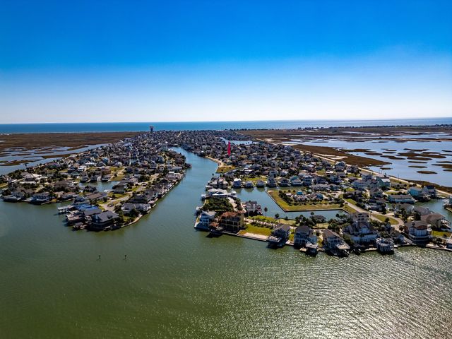 16605 Sandpiper Road, Jamaica Beach, TX 77554