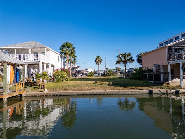 16605 Sandpiper Road, Jamaica Beach, TX 77554