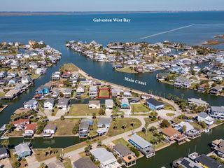 16605 Sandpiper Road, Jamaica Beach, TX 77554