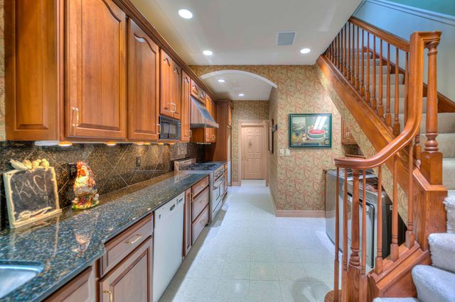 5150 Stone Oak Drive, Jackson, MI 49201