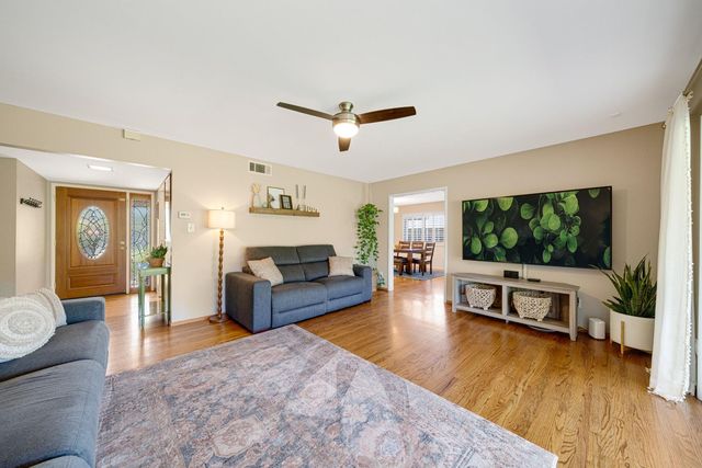 6209 Saint James Dr, Carmichael, CA 95608