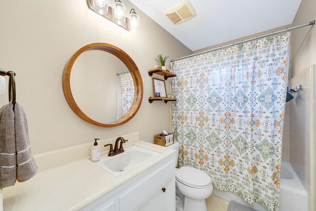 6209 Saint James Dr, Carmichael, CA 95608