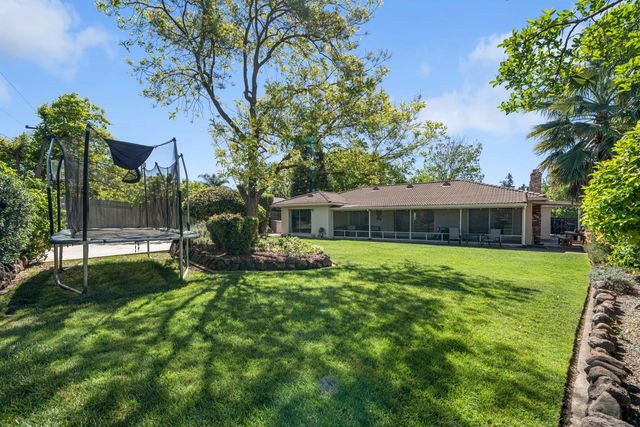 6209 Saint James Dr, Carmichael, CA 95608