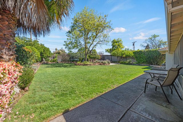 6209 Saint James Dr, Carmichael, CA 95608