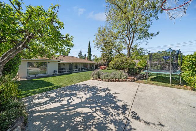 6209 Saint James Dr, Carmichael, CA 95608