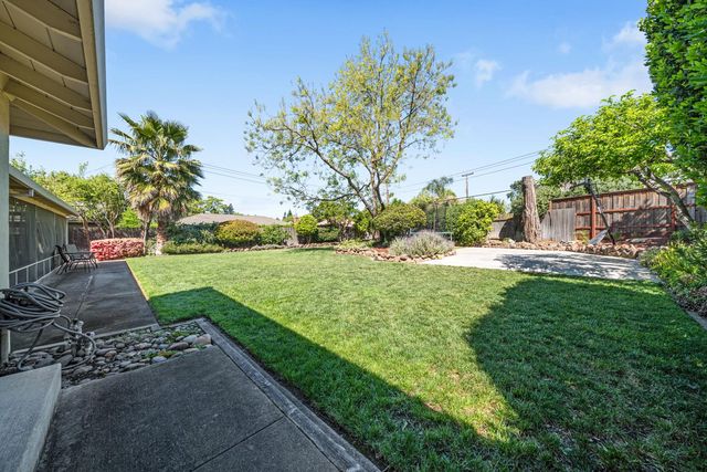 6209 Saint James Dr, Carmichael, CA 95608