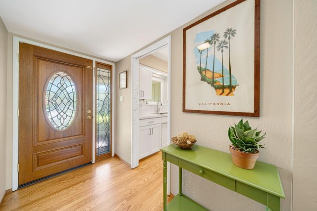 6209 Saint James Dr, Carmichael, CA 95608