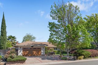 6209 Saint James Dr, Carmichael, CA 95608