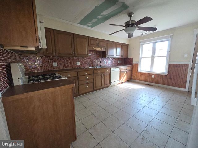 820 DIVISION ST, Gloucester City, NJ 08030